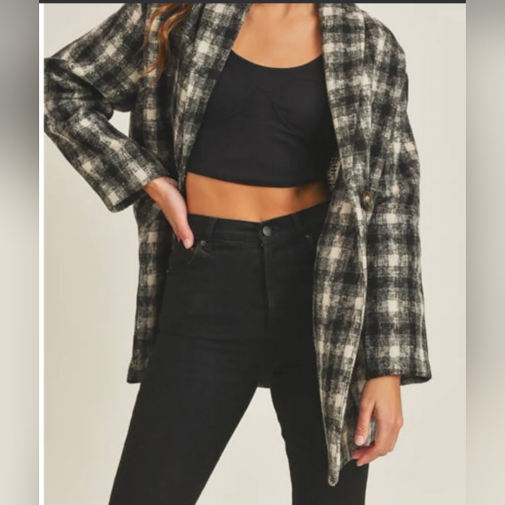 Lush sports coat black and gray and creme plaid size medium, never worn nwot